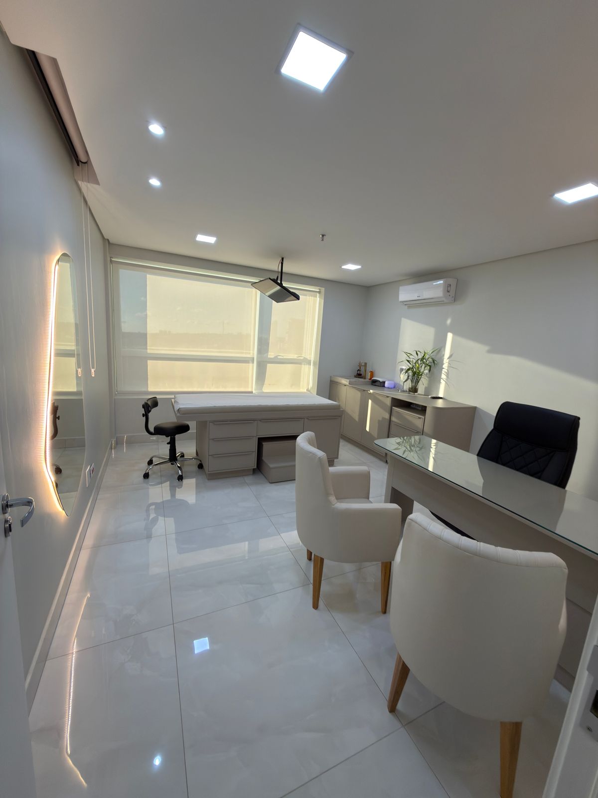 Sala de atendimento e procedimentos do consultório
